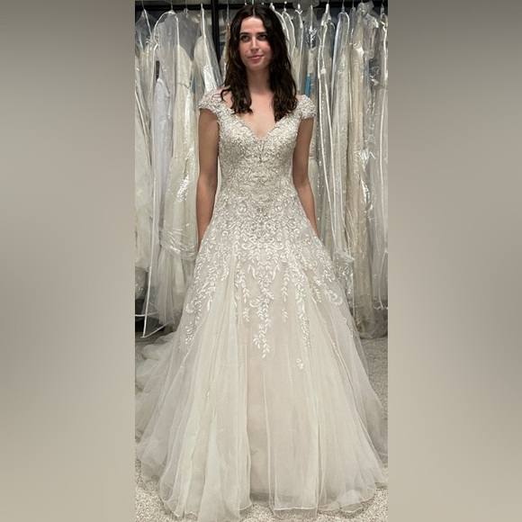 Kenneth Winston wedding dress - Picture 13 of 15